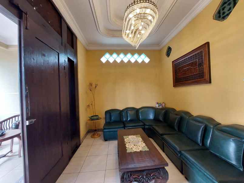 dijual rumah bambu apus