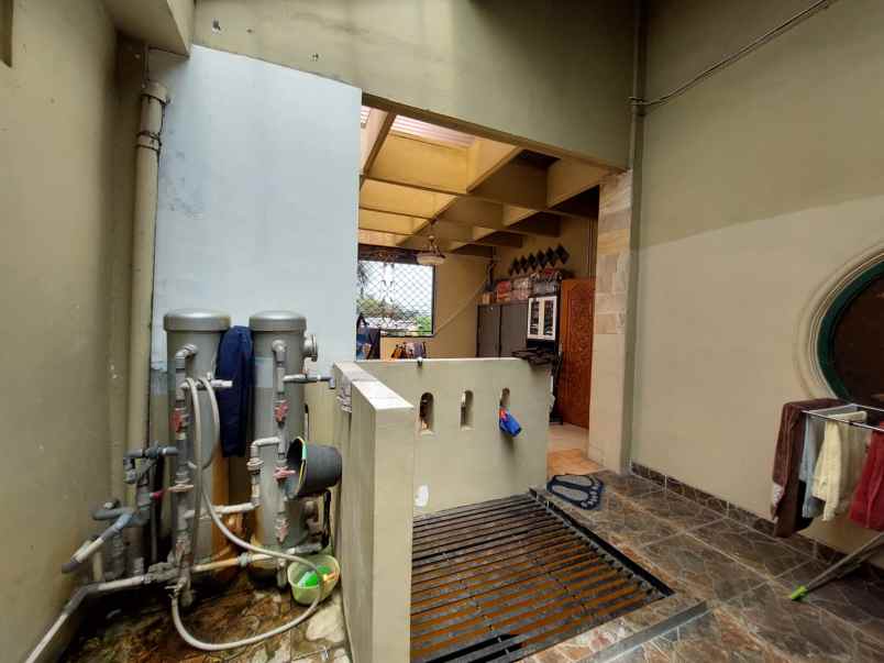 dijual rumah bambu apus