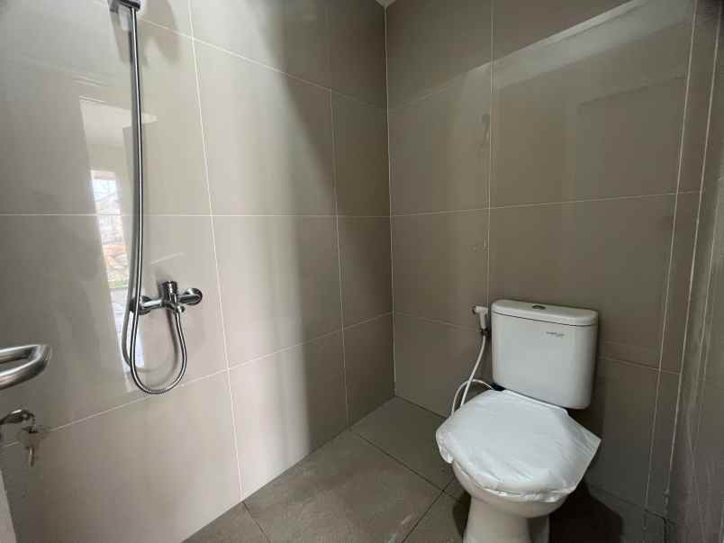 dijual rumah baru 2 lantai siap huni proses 70