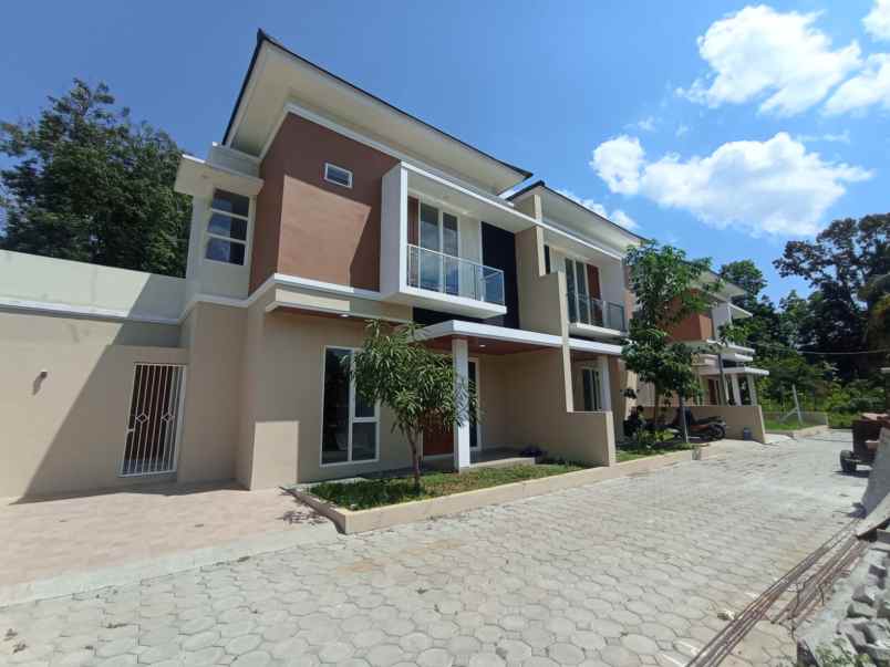 dijual rumah baru 2 lantai siap huni proses 70