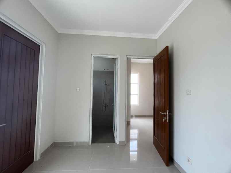 dijual rumah baru 2 lantai siap huni proses 70