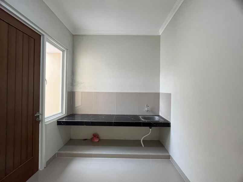 dijual rumah baru 2 lantai siap huni proses 70