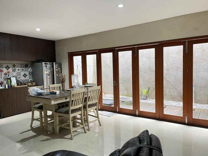 dijual rumah batununggal indah soekarno