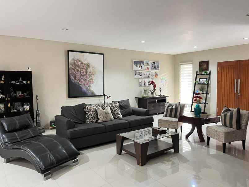 dijual rumah batununggal indah soekarno