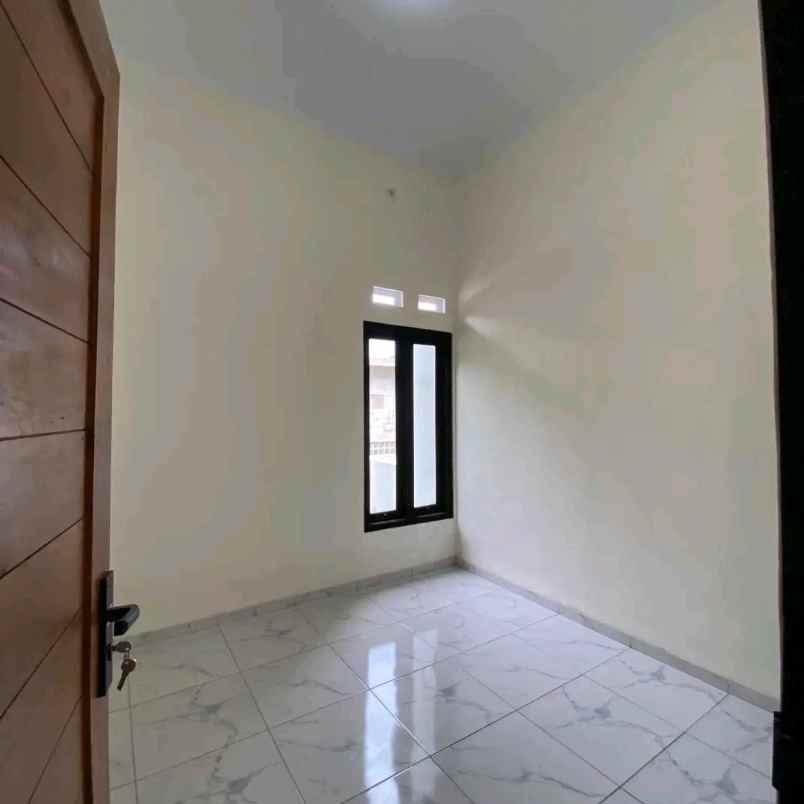 dijual rumah belakang umy