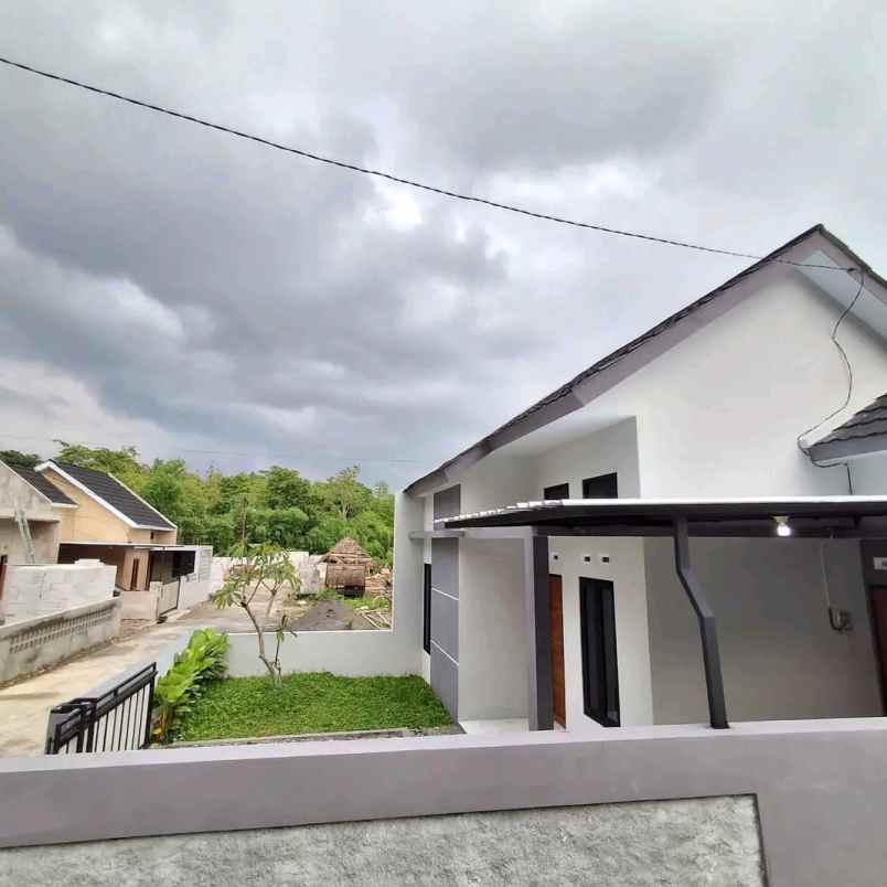 dijual rumah belakang umy