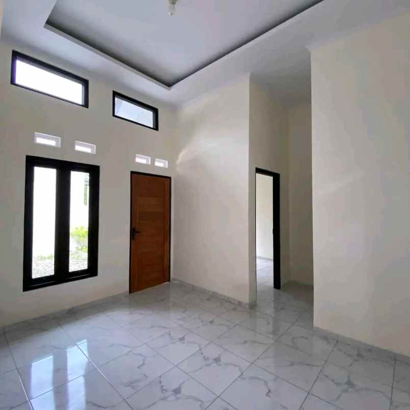 dijual rumah belakang umy