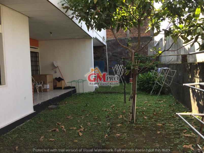 dijual rumah buah batu