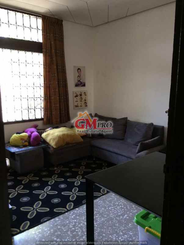 dijual rumah buah batu