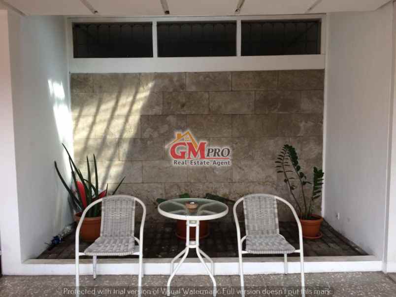 dijual rumah buah batu