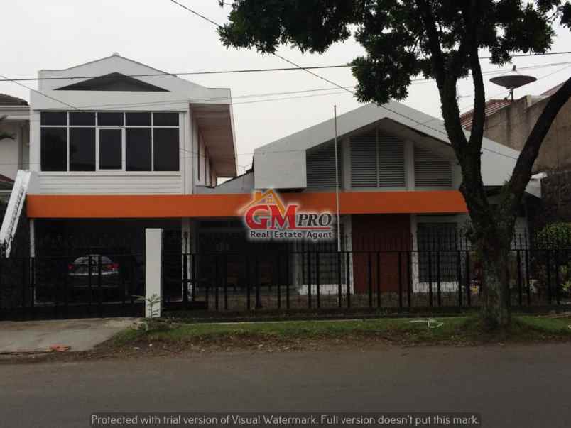 dijual rumah buah batu