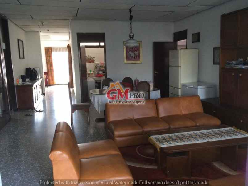 dijual rumah buah batu