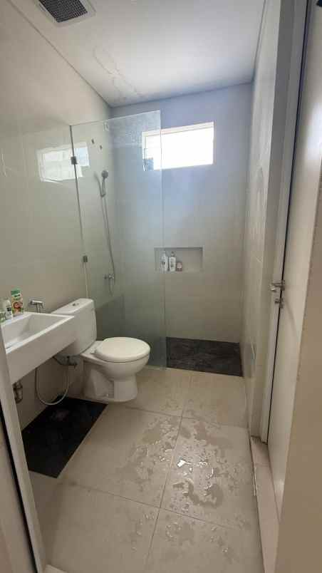 dijual rumah central park juanda