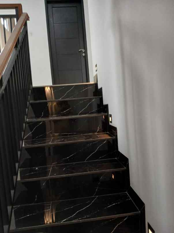 dijual rumah ciganjur