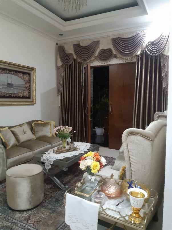 dijual rumah cililitan