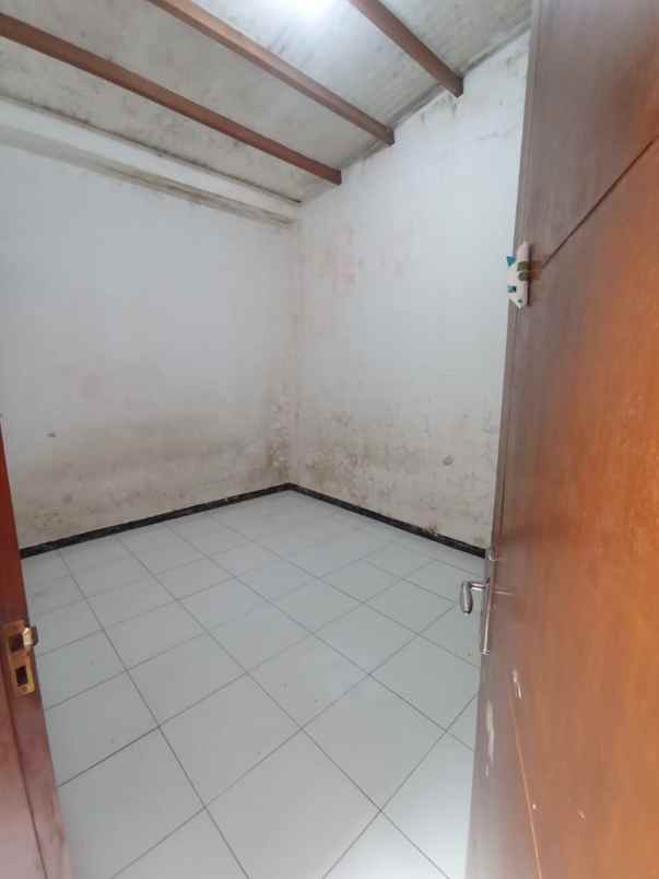 dijual rumah cipageran