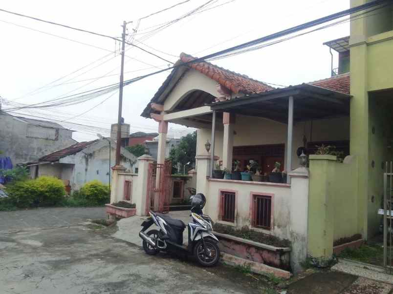 dijual rumah cipageran