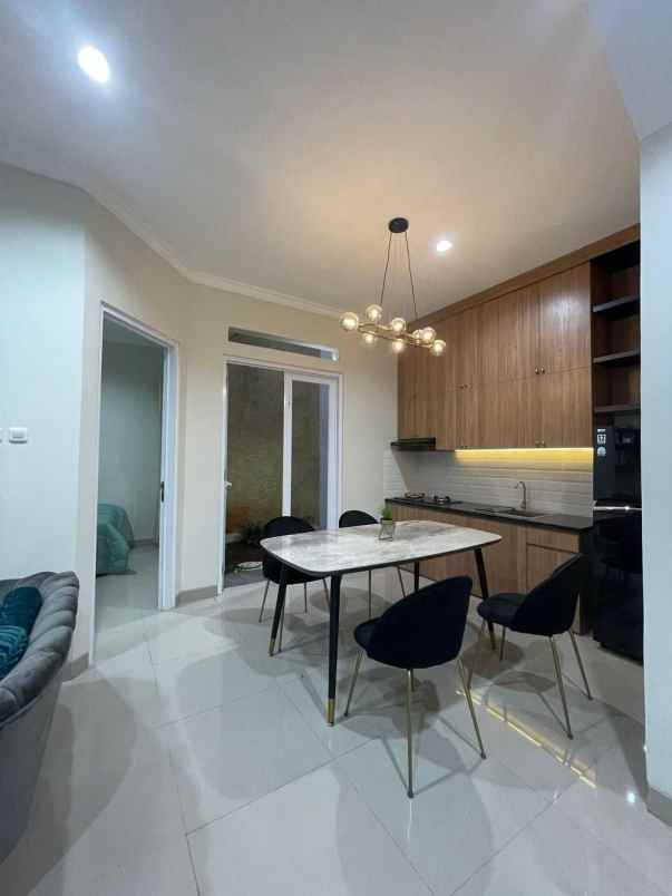 dijual rumah cirendeu