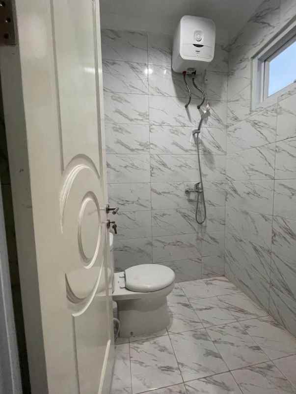 dijual rumah cirendeu