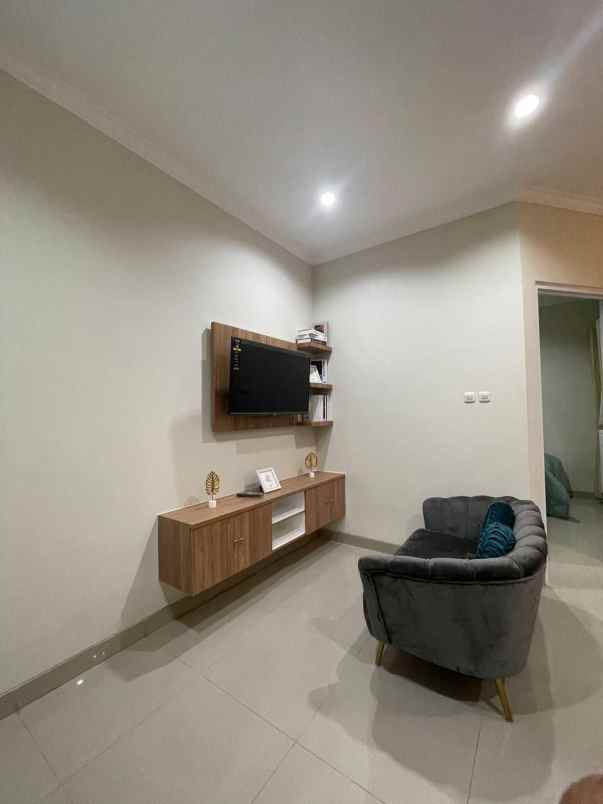 dijual rumah cirendeu