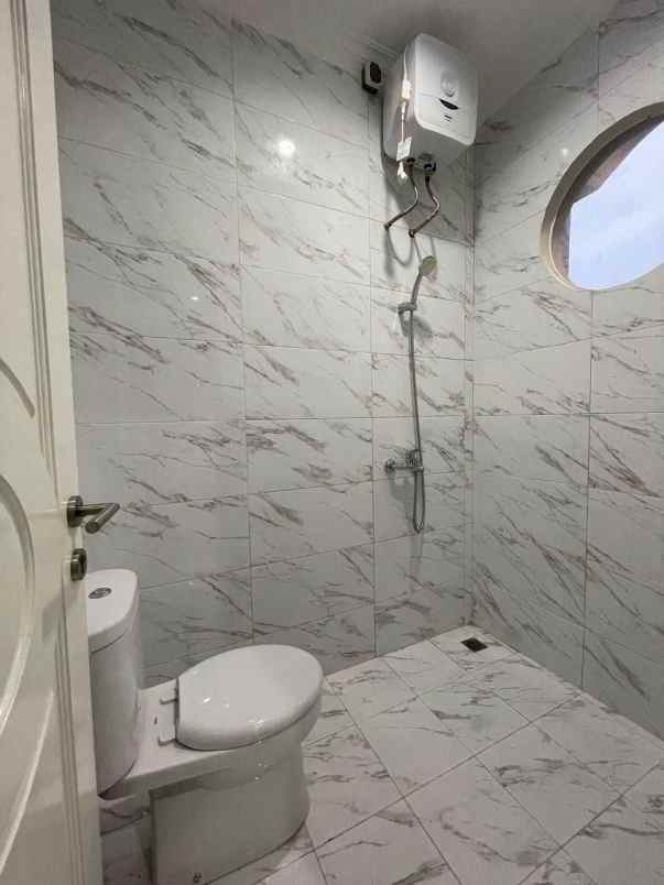 dijual rumah cirendeu