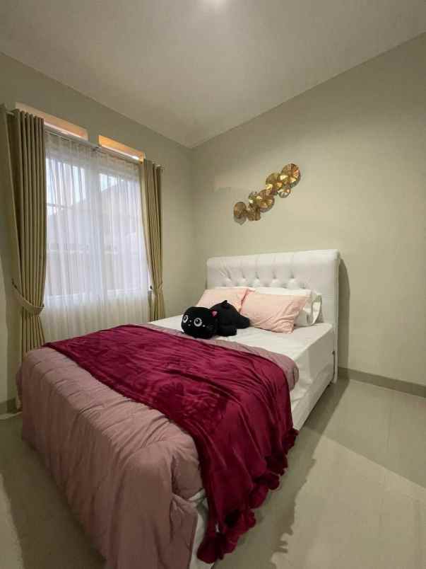 dijual rumah cirendeu