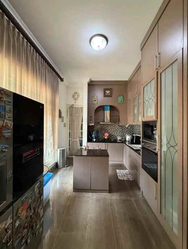 dijual rumah cireundeu