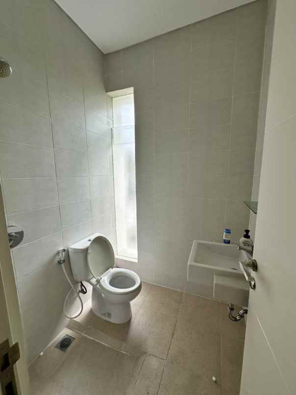 dijual rumah citraland northwest lake