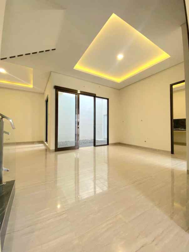 dijual rumah citraland utama