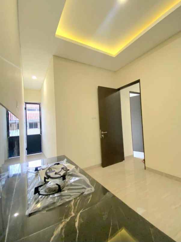 dijual rumah citraland utama