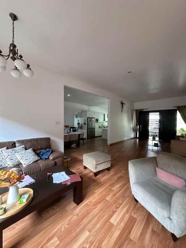 dijual rumah cluster asia tropis kota