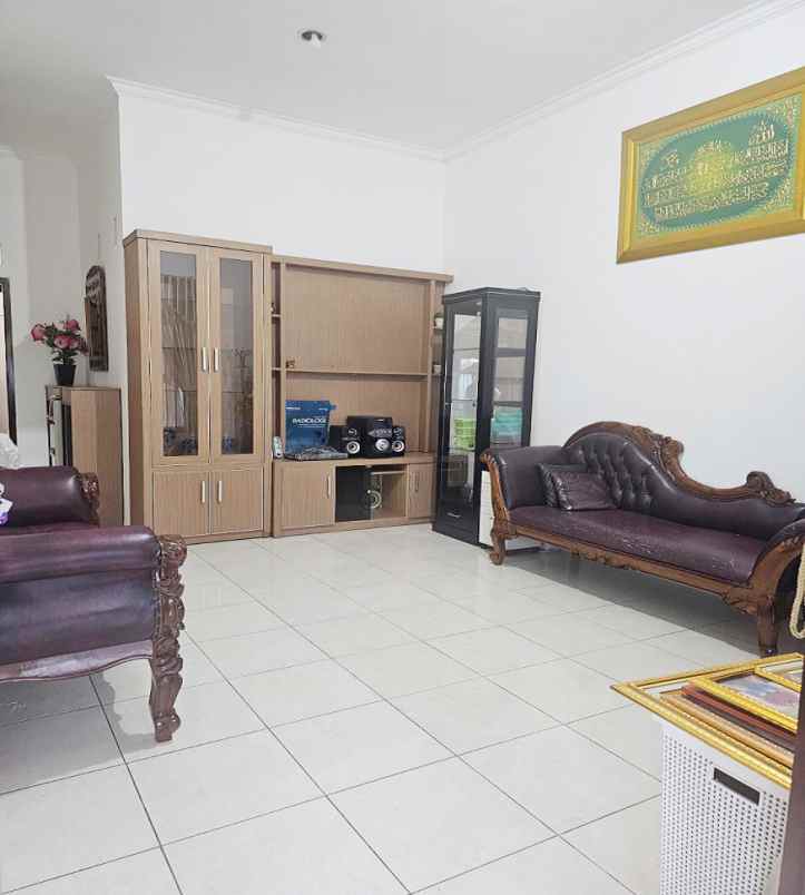 dijual rumah cluster cemara asri no 10