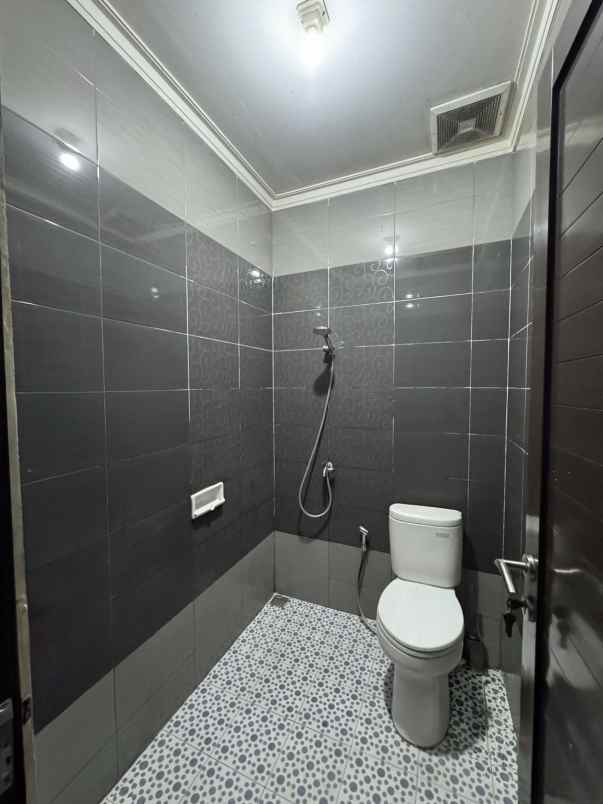 dijual rumah cluster metland transyogi