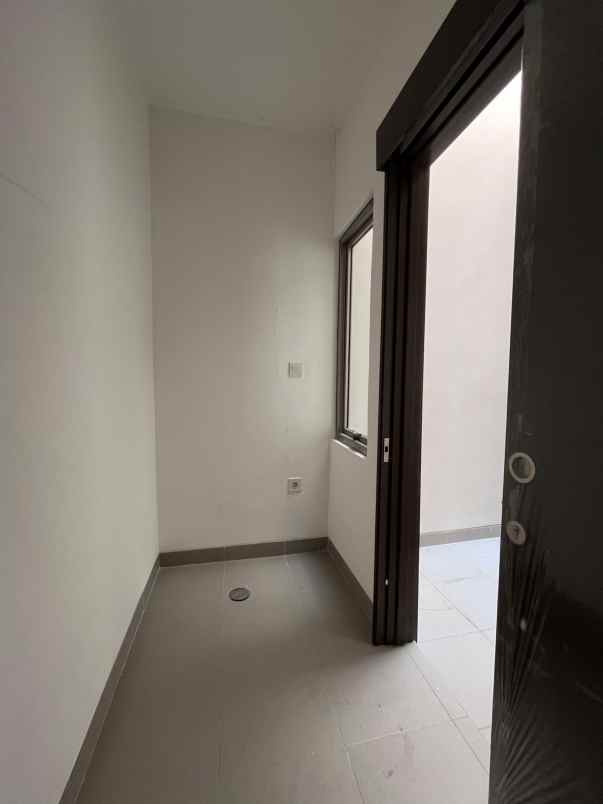 dijual rumah cluster miami pik 2