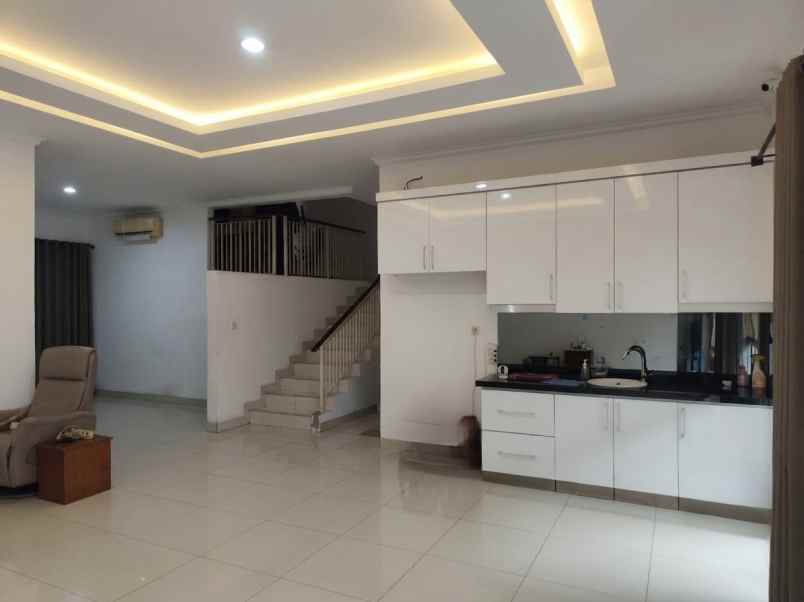 dijual rumah cluster palm spring jgc