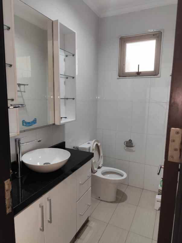 dijual rumah cluster palm spring jgc