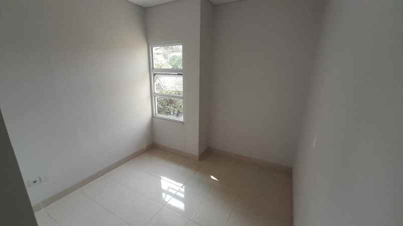 dijual rumah cluster virginia village