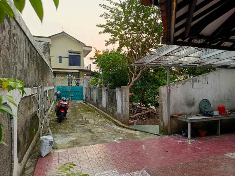 dijual rumah cocok untuk kost kostan di kota depok