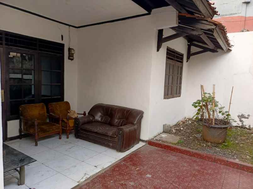 dijual rumah cocok untuk kost kostan di kota depok