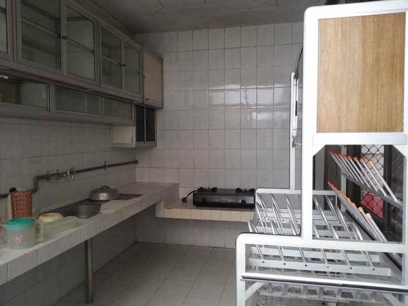 dijual rumah darmo baru barat