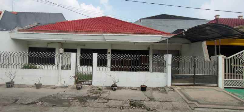 dijual rumah darmo baru barat
