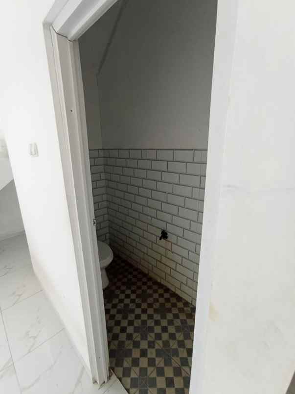 dijual rumah de verti kiray tapos