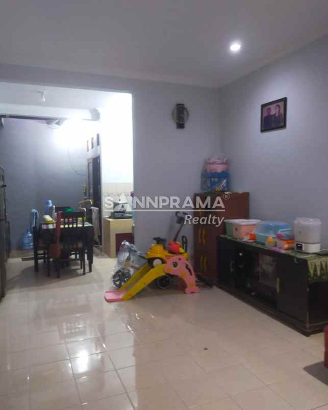 dijual rumah dekat tol limo kota depok
