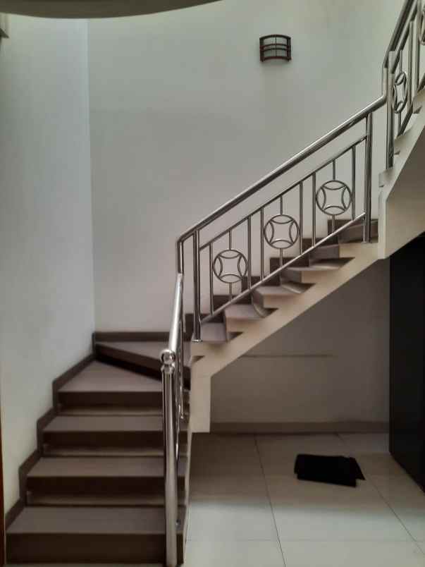 dijual rumah di agung permai sunter