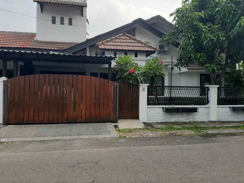 dijual rumah di baruk utara surabaya siap huni nyaman