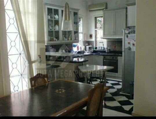 dijual rumah di bintaro