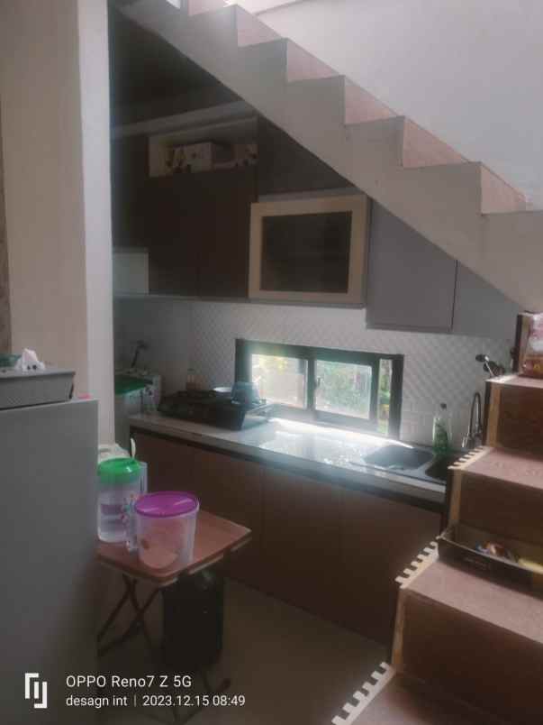 dijual rumah di jl kehakiman rt 5 5 sawangan bedahan