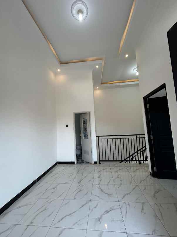dijual rumah di lamper tengah semarang