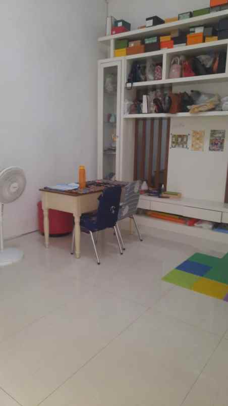 dijual rumah di perumahan
