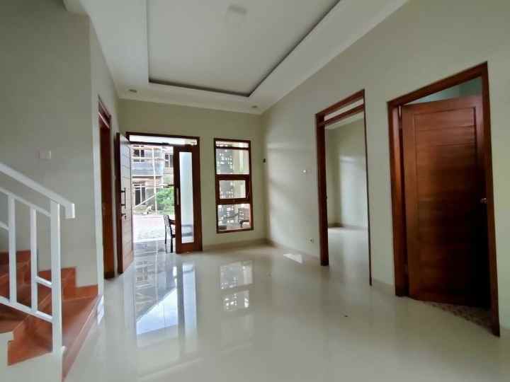 dijual rumah di sleman dekat dengan plaza ambarrukma